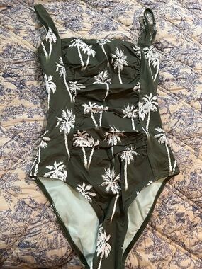 Cupshe Olive Green One-Piece Swimsuit with White Palm Print